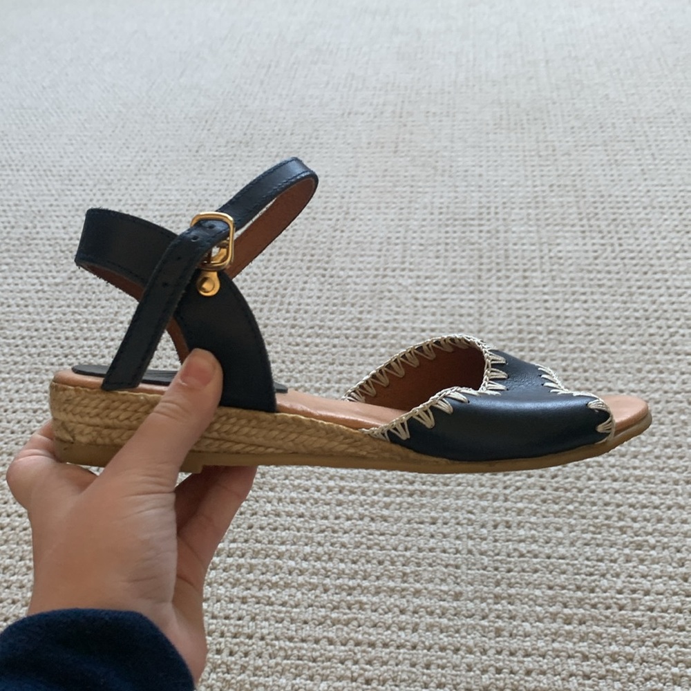 Sandles